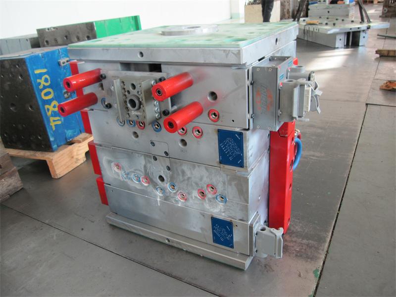 Automotive Blende mould