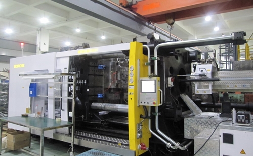 JHS ha recentemente acquistato una macchina per lo stampaggio a iniezione 1300T